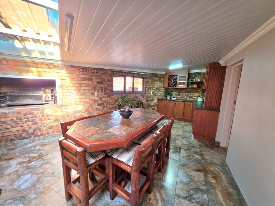 5 Bedroom Property for Sale in Panorama Free State